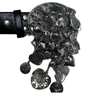 Hearts leather belt!   Excellent condition!  Vintage belt!